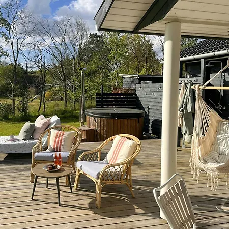 Cozy Family Summer House Near Hove